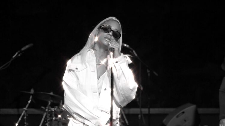 Paloma Ford Chrome In My Feelings acoustic performance