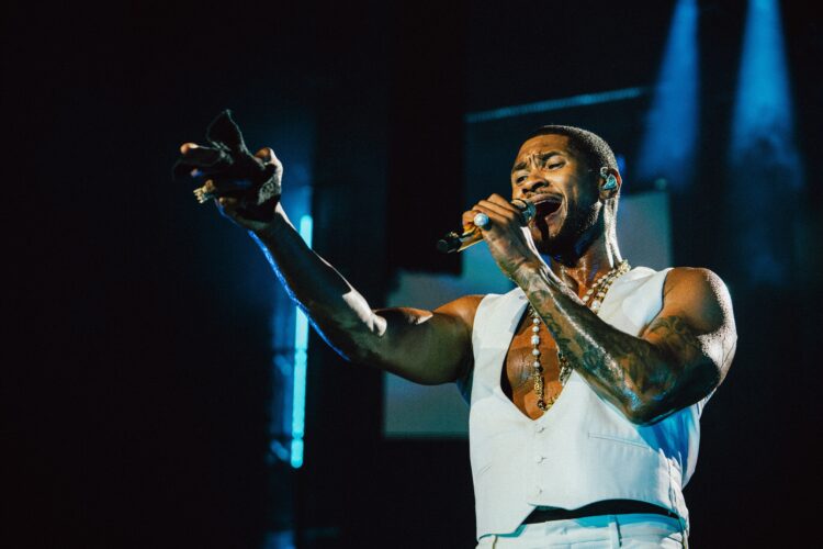 R&B singer Usher performing at his Rendezvous in Paris residency