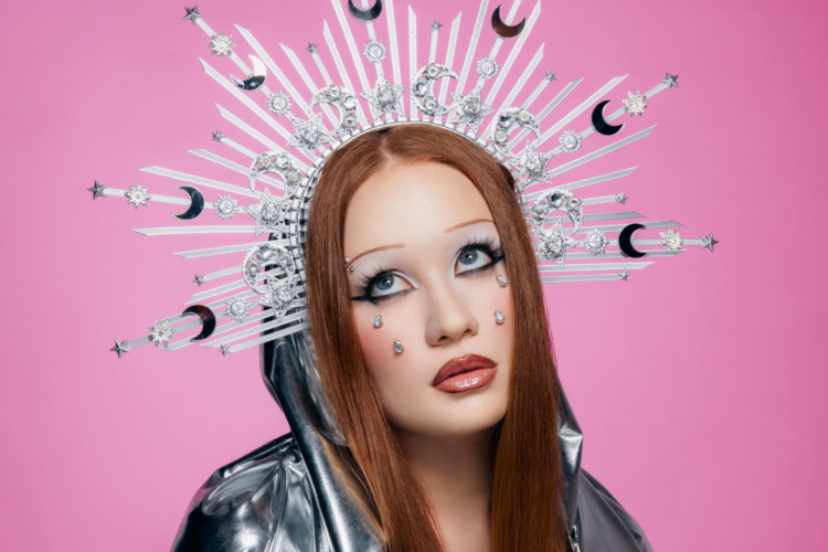 An image of singer-songwriter iyla