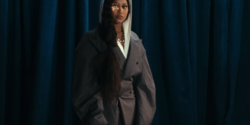 Muni Long in her "Superpowers" lyric video. (YouTube)