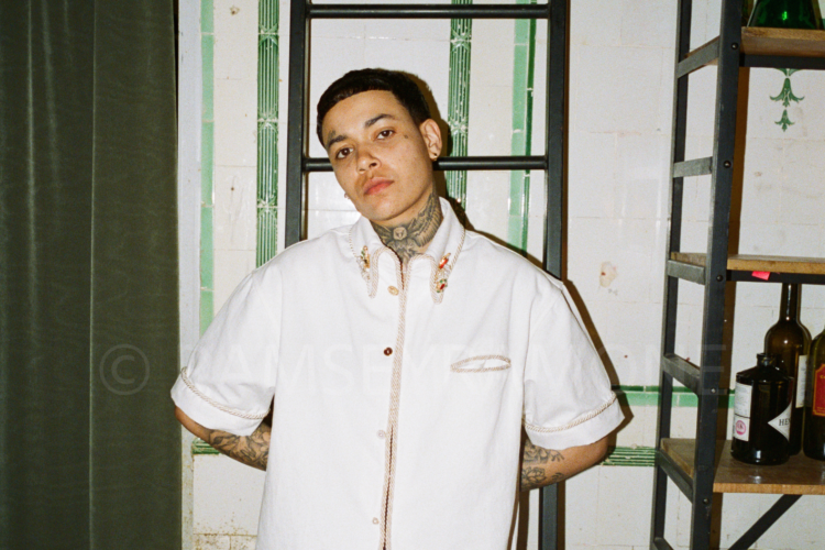 A photo of singer Kwn