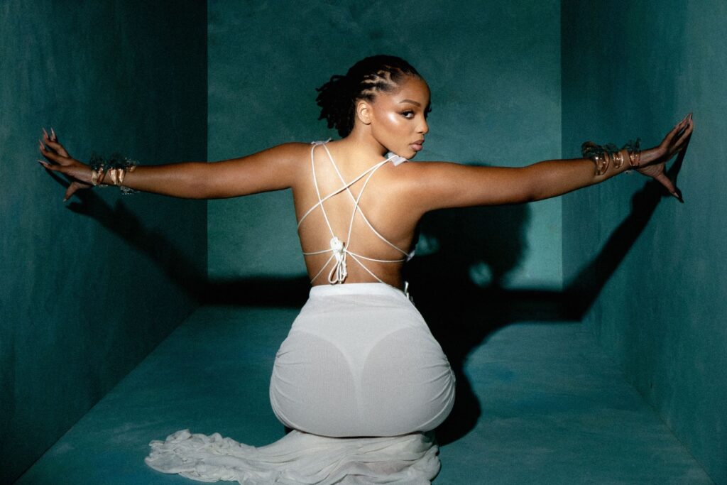 Chlöe Drops New Song ‘Keep Watching’ Chlöe Drops New Song ‘Keep Watching’